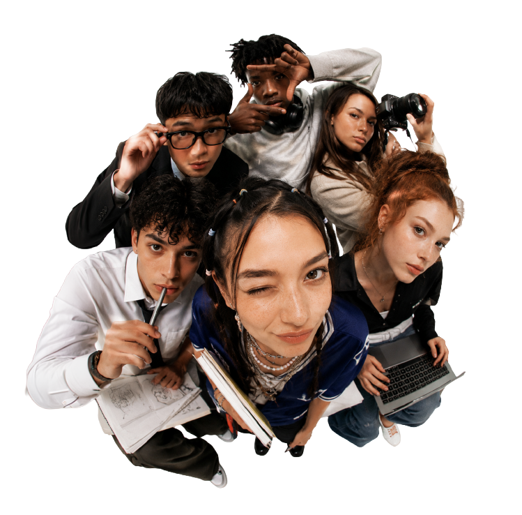 Gruppo di giovani creativi con macchine fotografiche e materiali di progetto