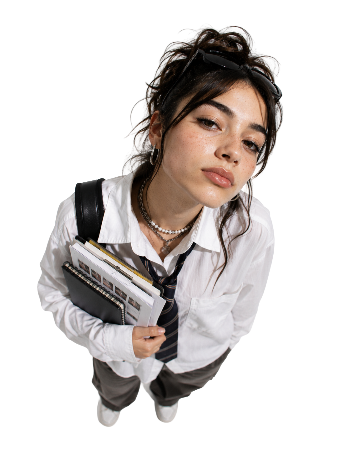 Studentessa con materiali creativi